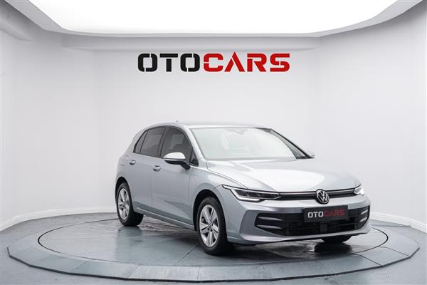 VOLKSWAGEN-GOLF-2021