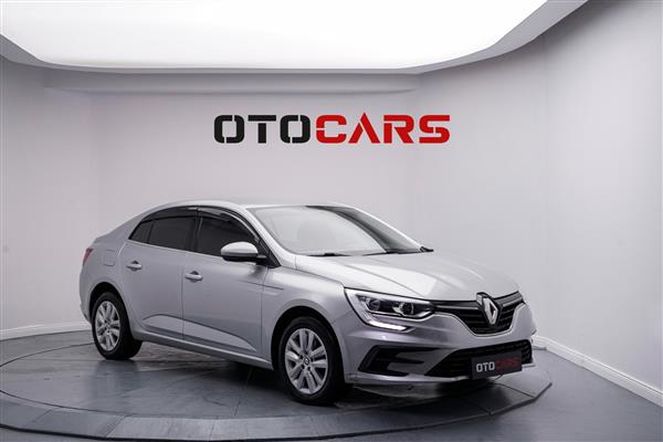 RENAULT-MEGANE-2023