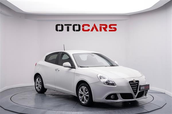 ALFA ROMEO-GIULIETTA-2015