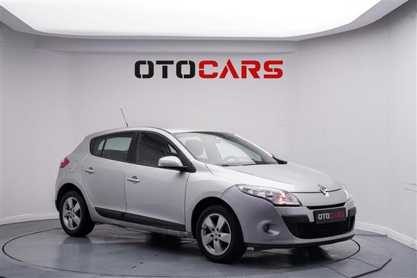 RENAULT-MEGANE-2012